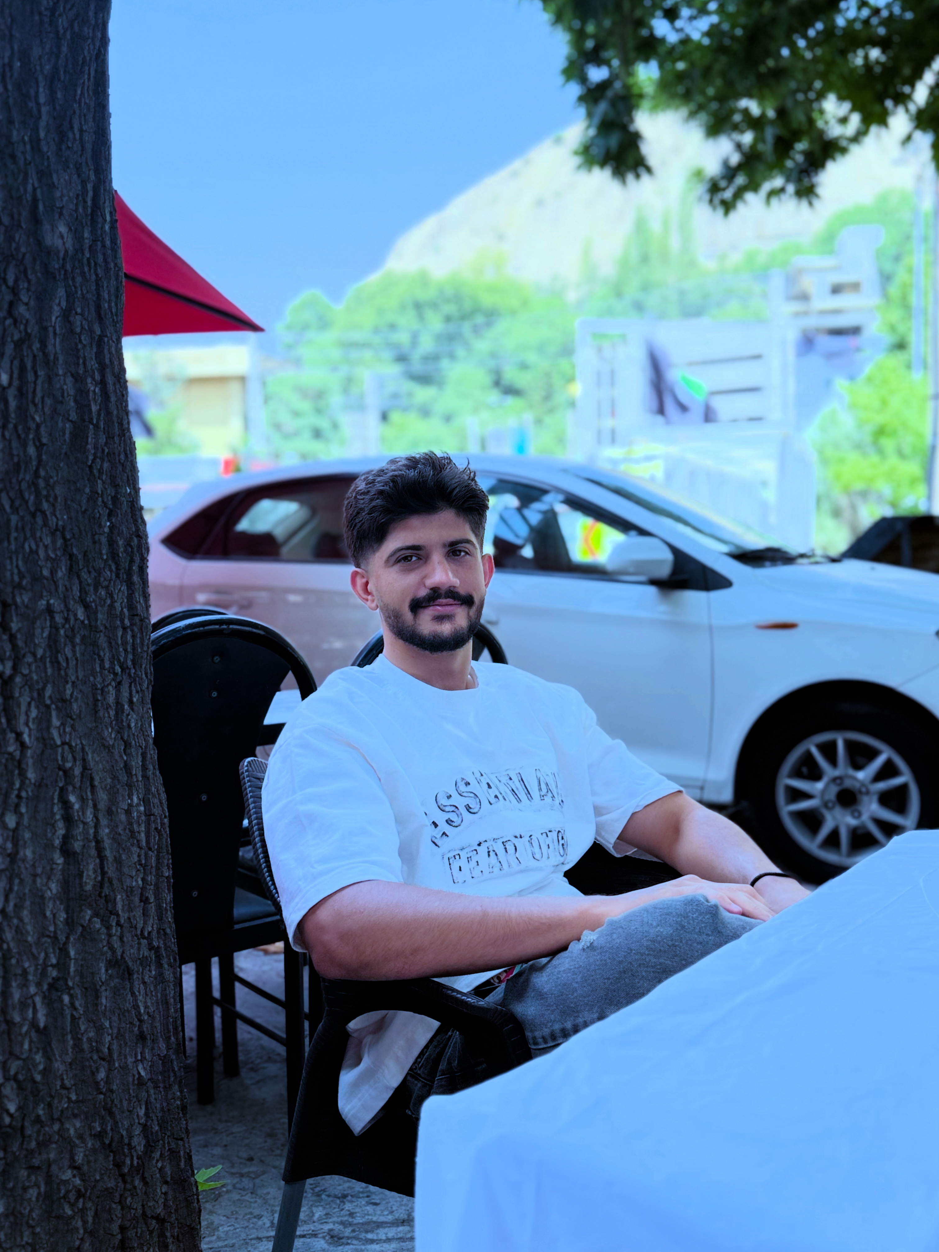 Mahdi's Farcaster avatar
