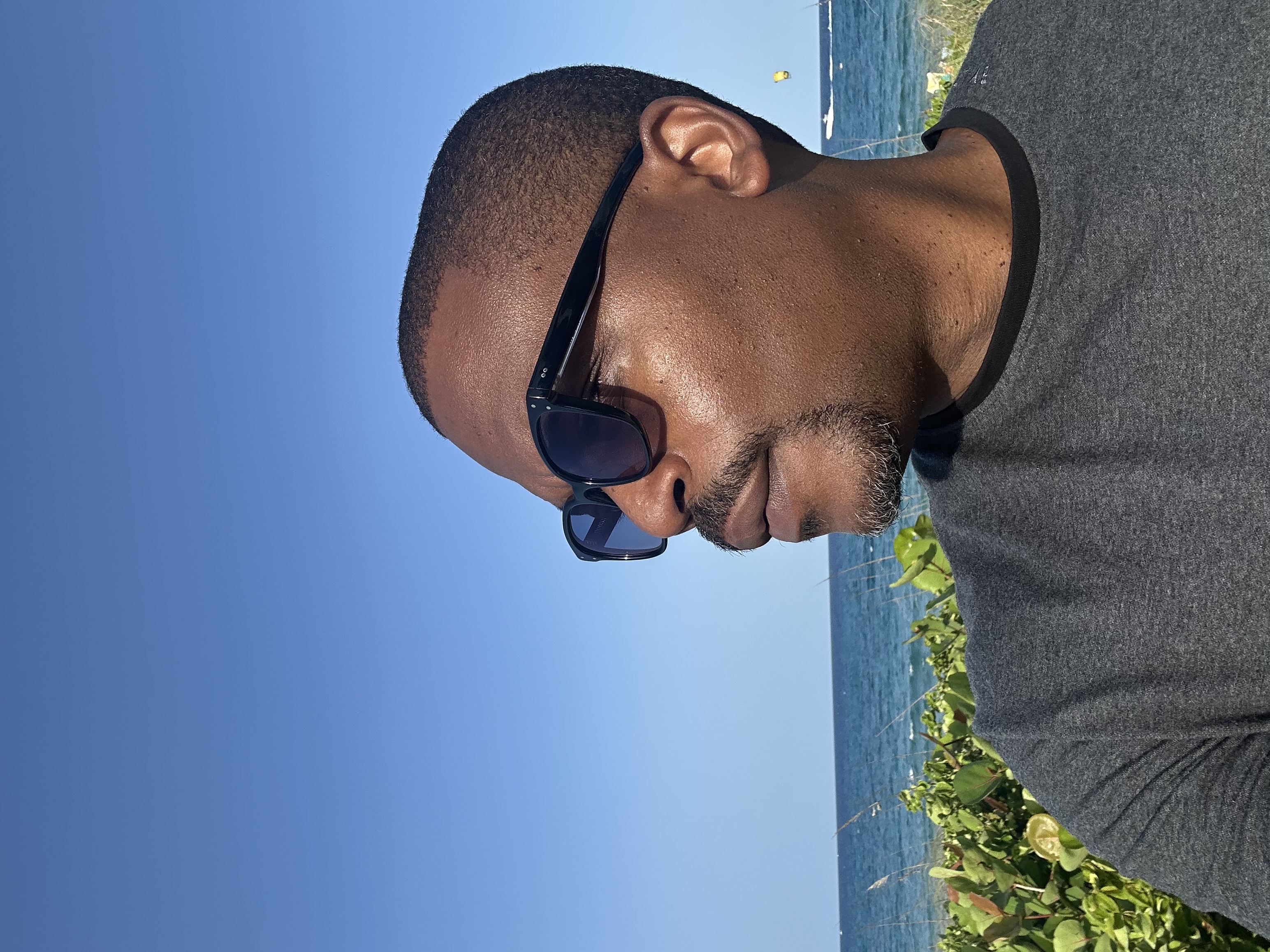 Olivier (oligrail) Farcaster social identity (Fname handle) PFP