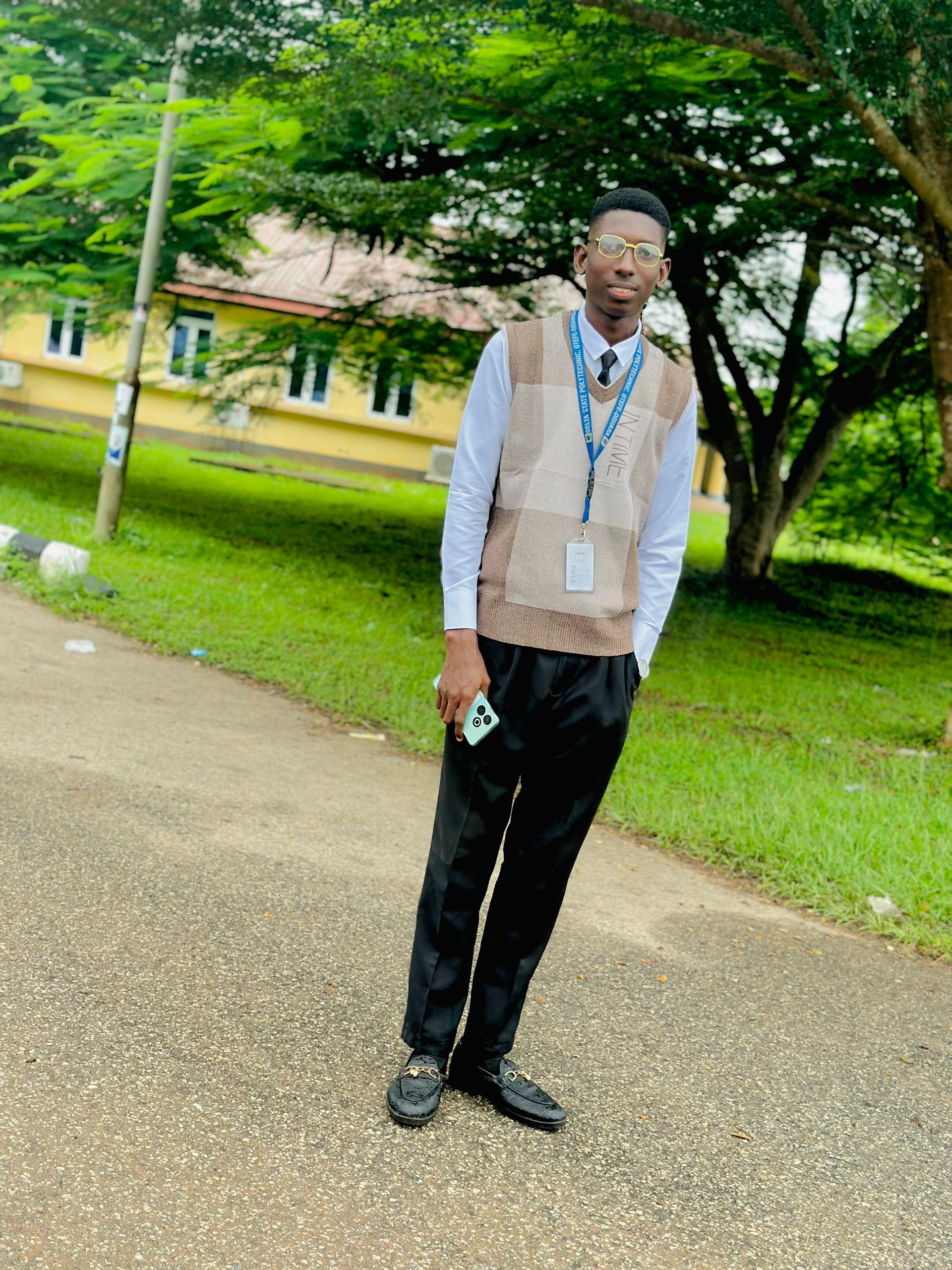 GRAY EMPIRE 👑🕊️ pfp